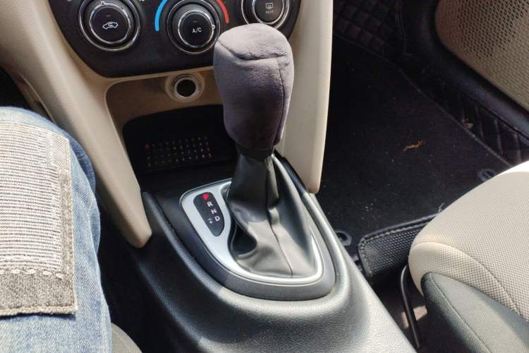 Used Fiat Viaggio 2012 1.4T Automatic Enjoyment Edition Gear Lever