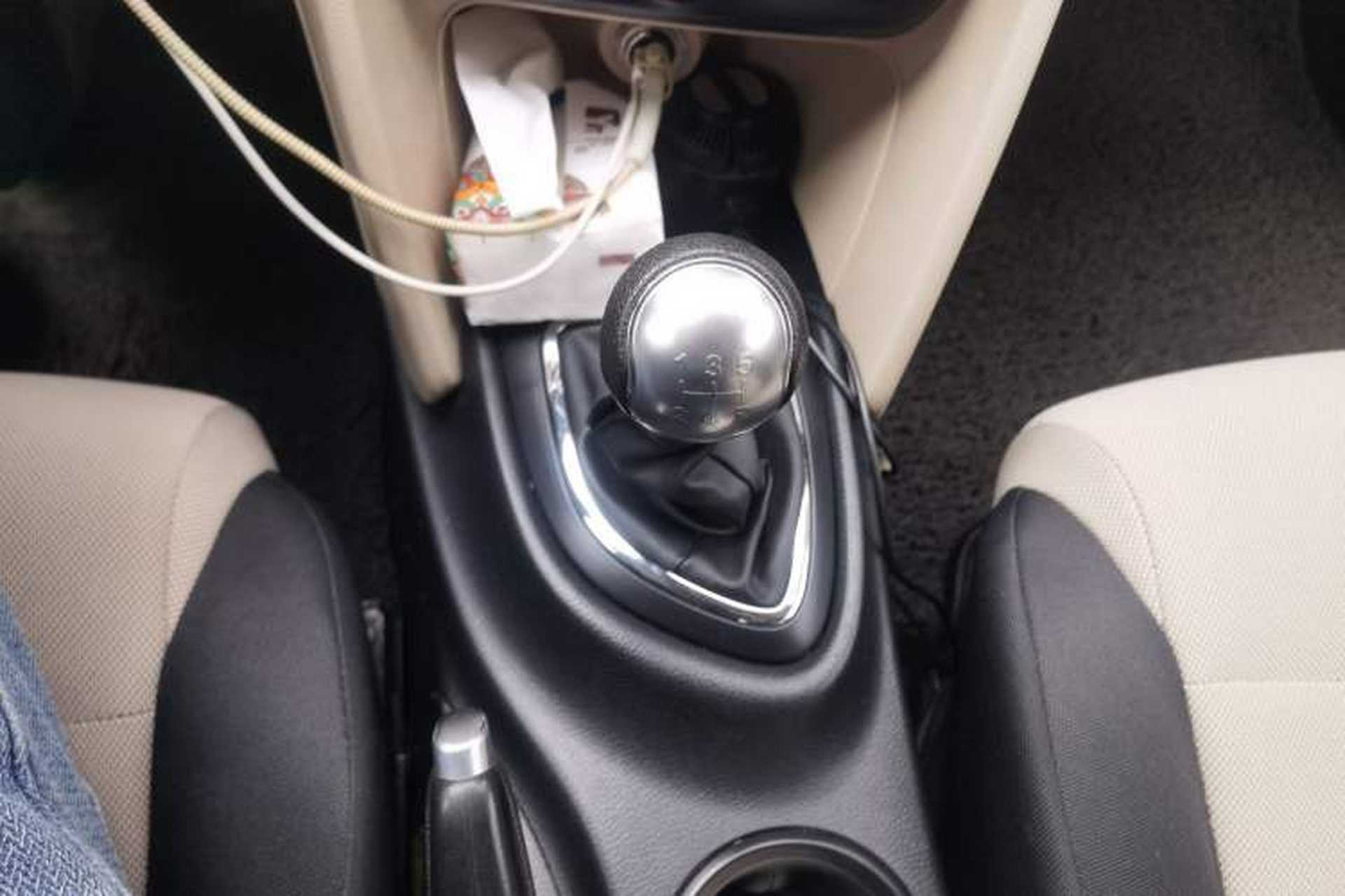 Used Fiat Viaggio 2012 1.4T Manual Enjoyment Edition Gear Lever