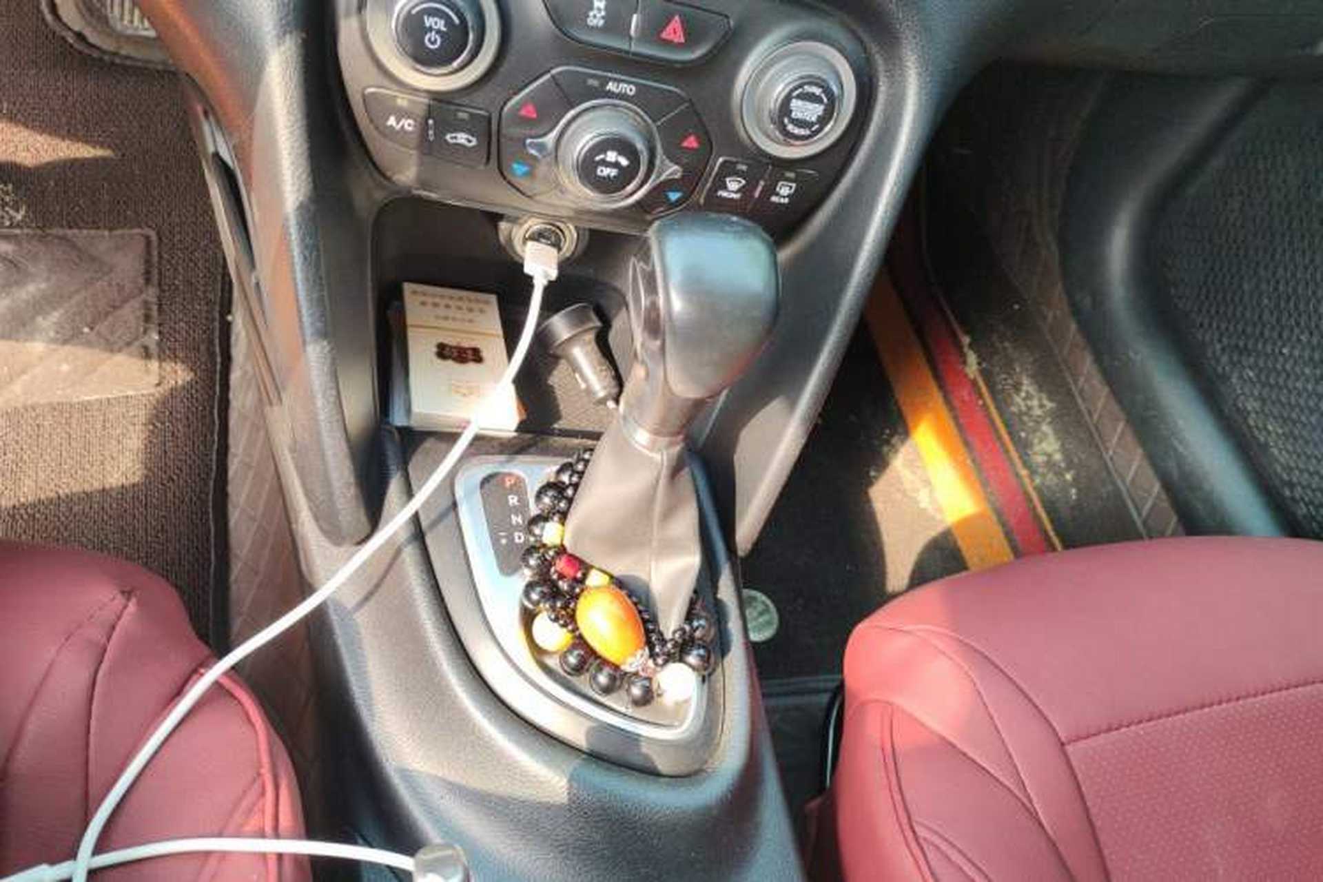 Used Fiat Viaggio 2012 1.4T Automatic Luxury Edition Gear Lever