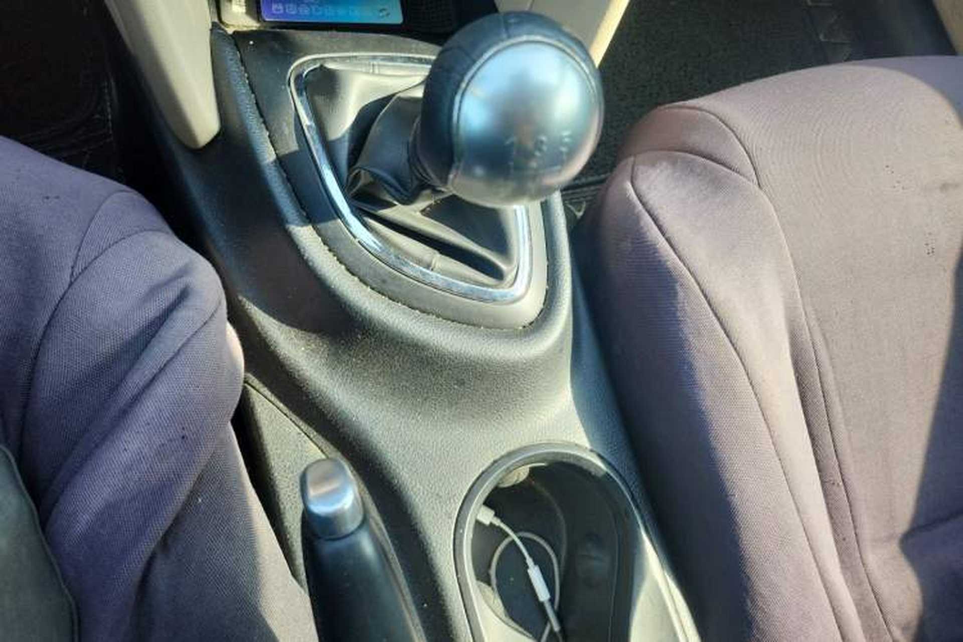Used Fiat Viaggio 2012 1.4T Manual Enjoyment Edition Gear Lever