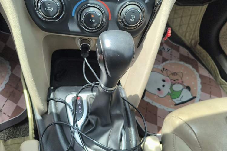 Used Fiat Viaggio 2012 1.4T Automatic Enjoyment Edition Gear Lever