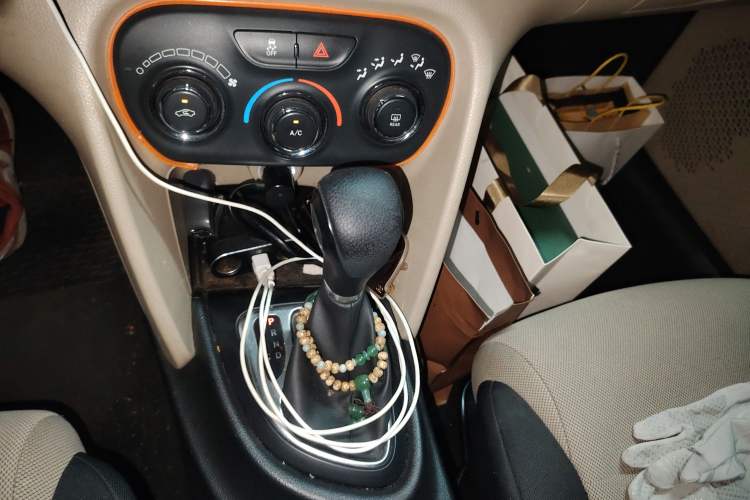 Used Fiat Viaggio 2012 1.4T Automatic Enjoyment Edition Gear Lever