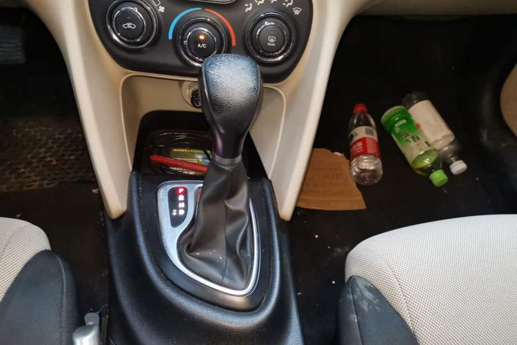 Used Fiat Viaggio 2012 1.4T Automatic Enjoyment Edition Gear Lever