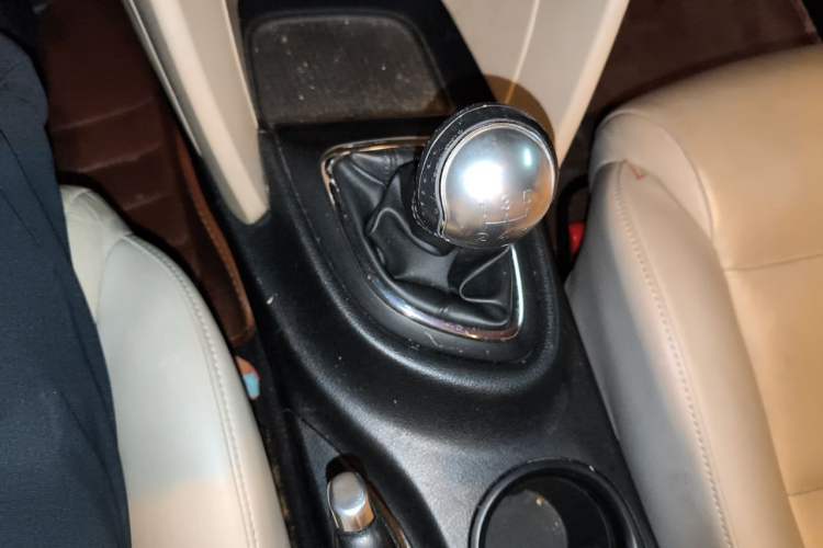 Used Fiat Viaggio 2012 1.4T Manual Enjoyment Edition Gear Lever