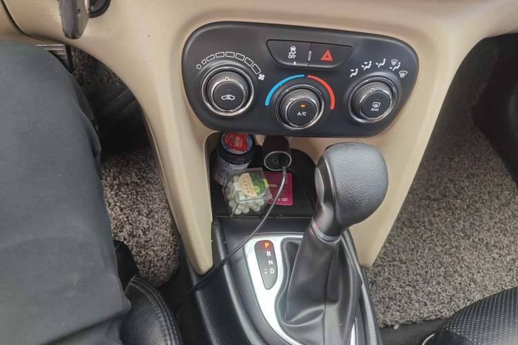 Used Fiat Viaggio 2012 1.4T Automatic Enjoyment Edition Gear Lever