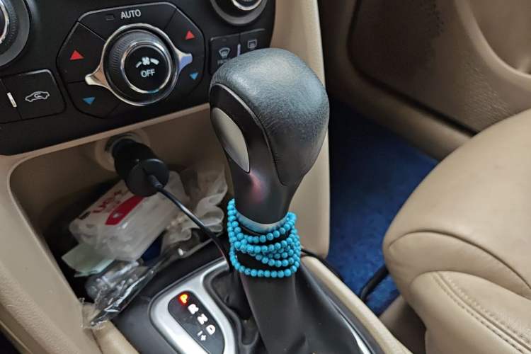 Used Fiat Viaggio 2012 1.4T Automatic Luxury Edition Gear Lever