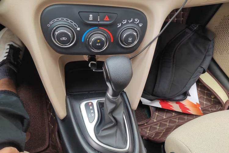 Used Fiat Viaggio 2012 1.4T Automatic Enjoyment Edition Gear Lever