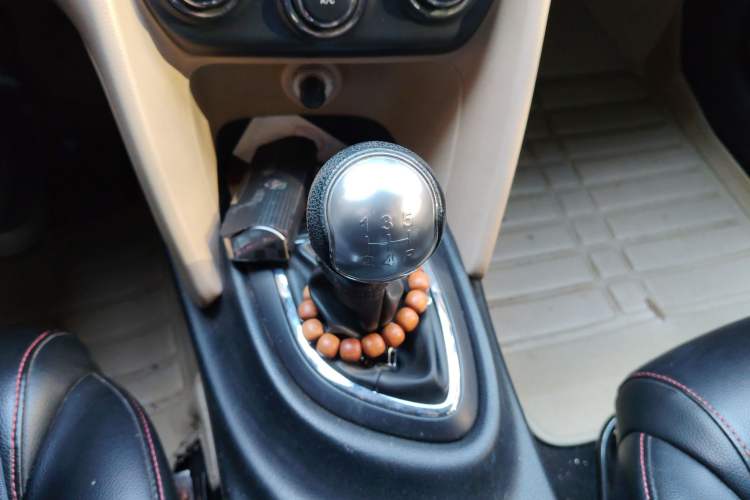 Used Fiat Viaggio 2012 1.4T Manual Enjoyment Edition Gear Lever