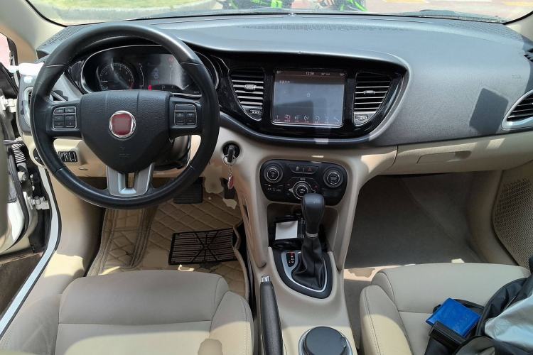 Used Fiat Viaggio 2012 1.4T Automatic Luxury Edition Interior 2