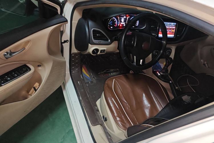 Used Fiat Viaggio 2012 1.4T Automatic Jingxiang Edition Interior 3
