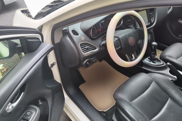 Used Fiat Viaggio 2012 1.4T Automatic Jingxiang Edition Interior 3