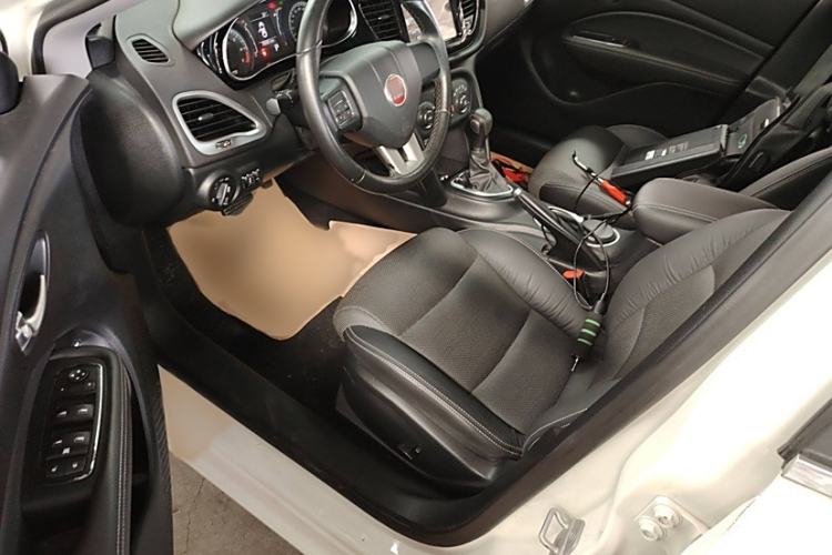Used Fiat Viaggio 2012 1.4T Automatic Jingxiang Edition Interior 4