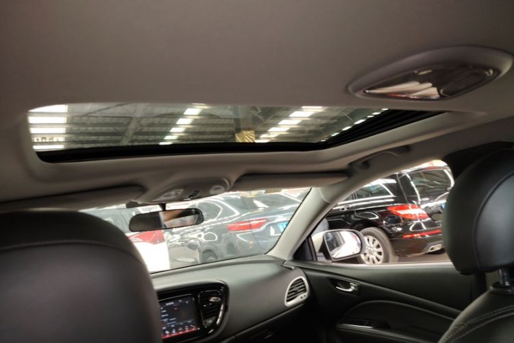 Used Fiat Viaggio 2012 1.4T Automatic Jingxiang Edition Interior 6
