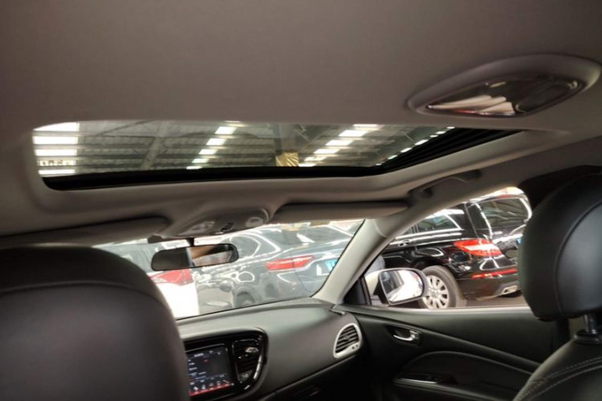 Used Fiat Viaggio 2012 1.4T Automatic Jingxiang Edition Interior 6