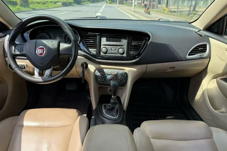 Used Fiat Viaggio 2012 1.4T Automatic Enjoyment Edition Interior 7