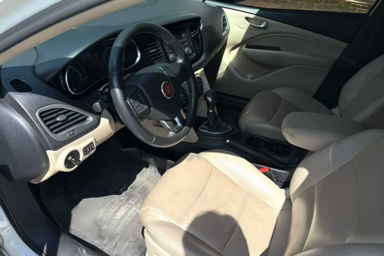 Used Fiat Viaggio 2012 1.4T Automatic Enjoyment Edition Interior 8