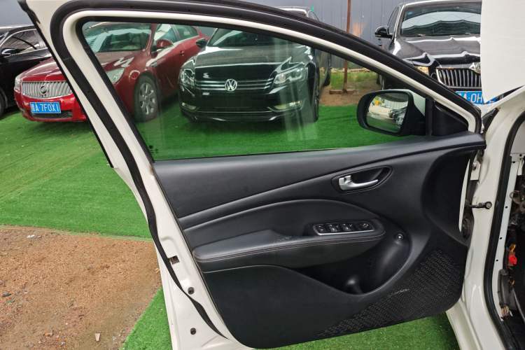 Used Fiat Viaggio 2012 1.4T Automatic Jingxiang Edition Left Front Door Interior