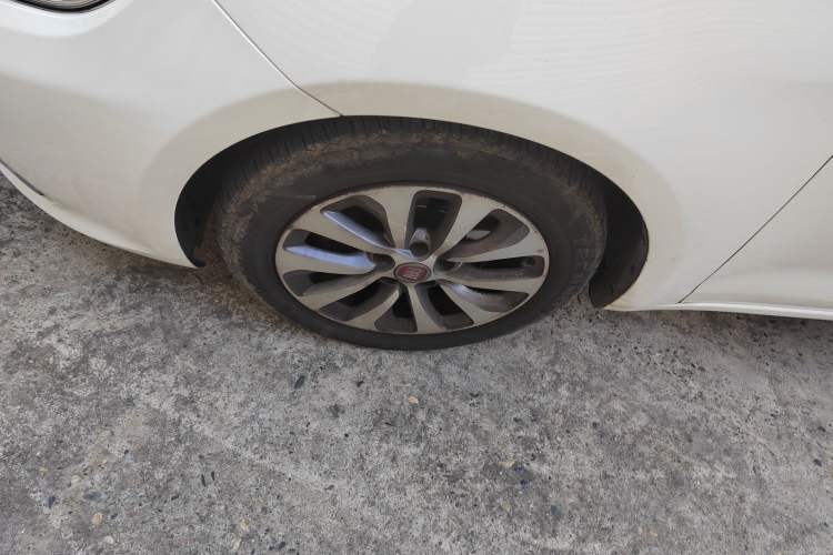 Used Fiat Viaggio 2012 1.4T Automatic Jingxiang Edition Left Front Wheel Hub