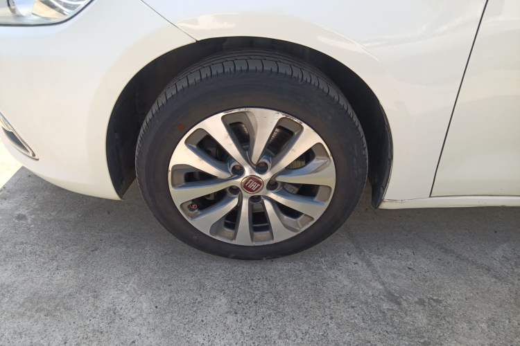 Used Fiat Viaggio 2012 1.4T Automatic Jingxiang Edition Left Front Wheel Hub