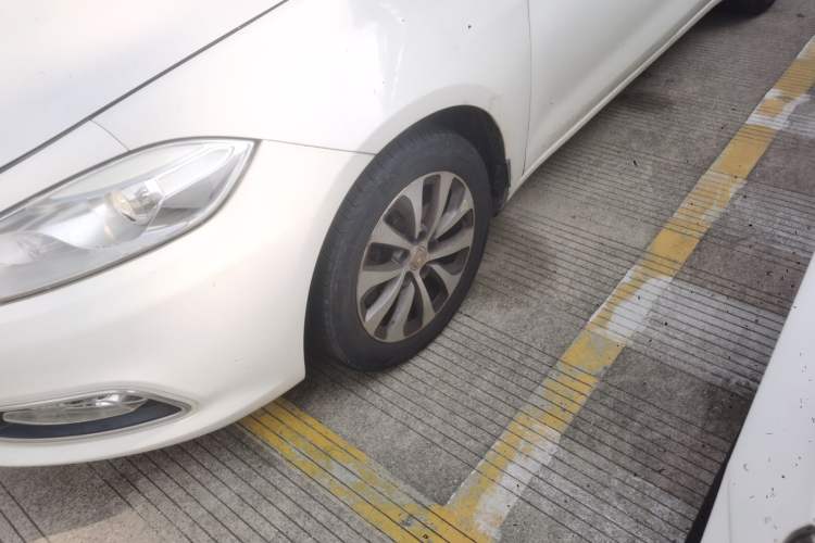 Used Fiat Viaggio 2012 1.4T Automatic Enjoyment Edition Left Front Wheel Hub