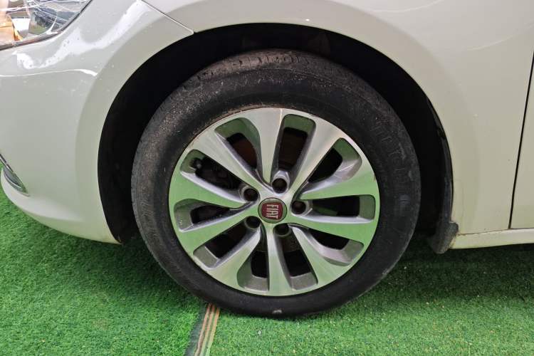 Used Fiat Viaggio 2012 1.4T Automatic Jingxiang Edition Left Front Wheel Hub