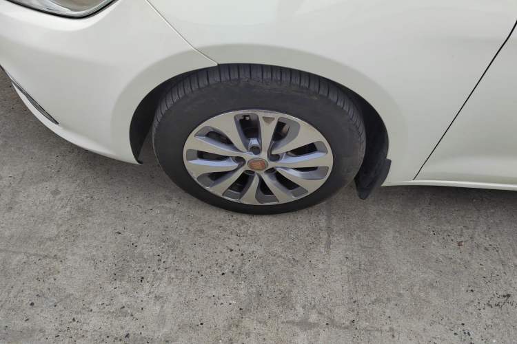 Used Fiat Viaggio 2012 1.4T Automatic Enjoyment Edition Left Front Wheel Hub