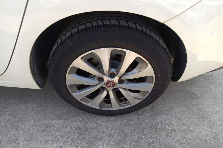 Used Fiat Viaggio 2012 1.4T Automatic Jingxiang Edition Left Rear Wheel Hub