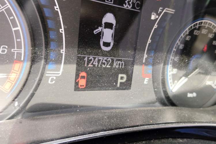 Used Fiat Viaggio 2012 1.4T Automatic Enjoyment Edition Odometer Close Up