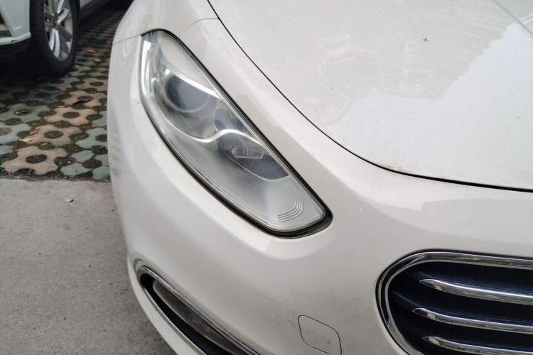 Used Fiat Viaggio 2012 1.4T Automatic Luxury Edition Right Front Headlight