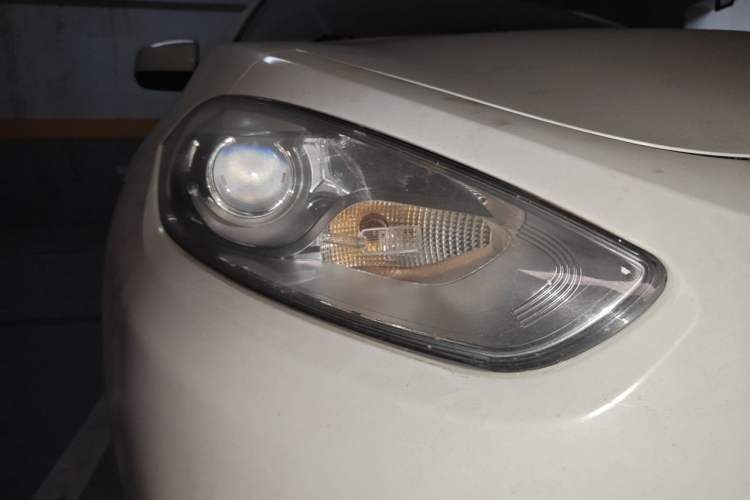 Used Fiat Viaggio 2012 1.4T Automatic Enjoyment Edition Right Front Headlight