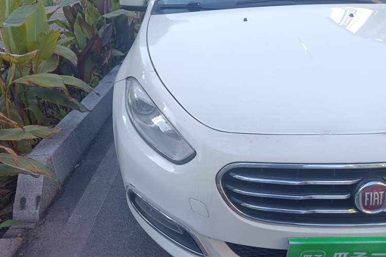 Used Fiat Viaggio 2012 1.4T Automatic Luxury Edition Right Front Headlight