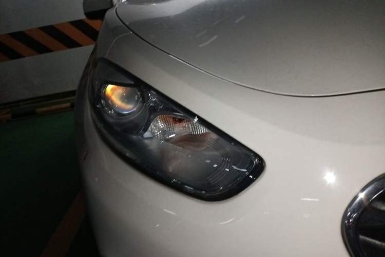 Used Fiat Viaggio 2012 1.4T Automatic Enjoyment Edition Right Front Headlight