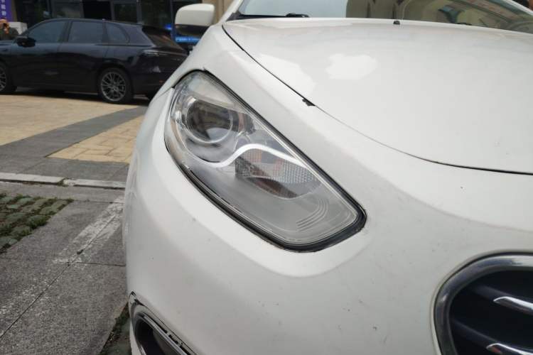 Used Fiat Viaggio 2012 1.4T Manual Enjoyment Edition Right Front Headlight
