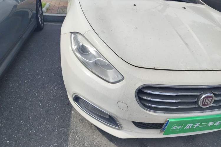 Used Fiat Viaggio 2012 1.4T Automatic Enjoyment Edition Right Front Headlight