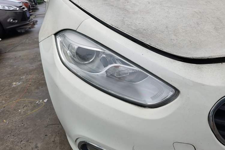 Used Fiat Viaggio 2012 1.4T Automatic Jingxiang Edition Right Front Headlight