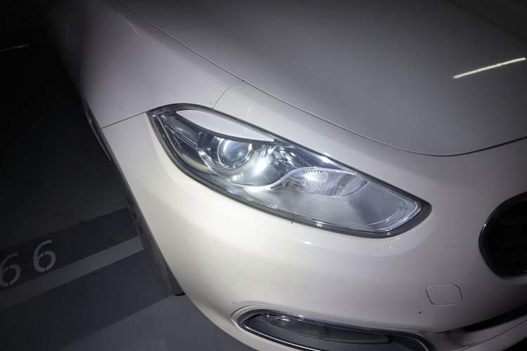 Used Fiat Viaggio 2012 1.4T Automatic Jingxiang Edition Right Front Headlight