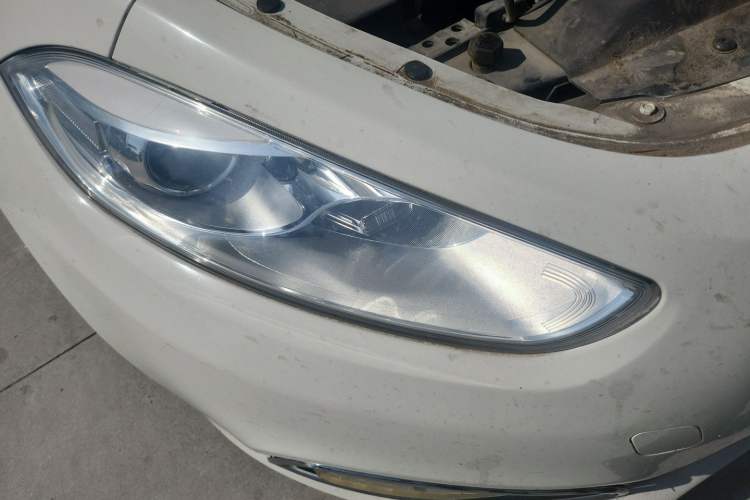 Used Fiat Viaggio 2012 1.4T Manual Enjoyment Edition Right Front Headlight