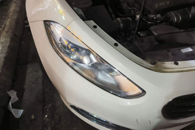 Used Fiat Viaggio 2012 1.4T Automatic Luxury Edition Right Front Headlight