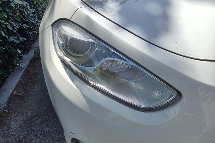 Used Fiat Viaggio 2012 1.4T Automatic Luxury Edition Right Front Headlight