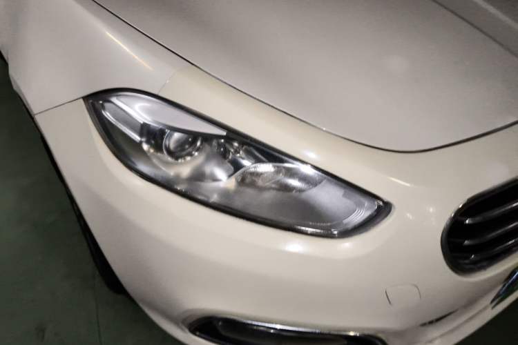 Used Fiat Viaggio 2012 1.4T Manual Enjoyment Edition Right Front Headlight