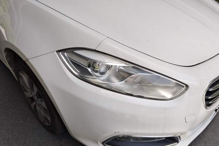 Used Fiat Viaggio 2012 1.4T Automatic Jingxiang Edition Right Front Headlight