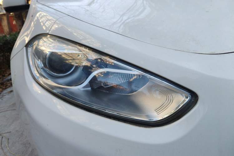Used Fiat Viaggio 2012 1.4T Manual Enjoyment Edition Right Front Headlight