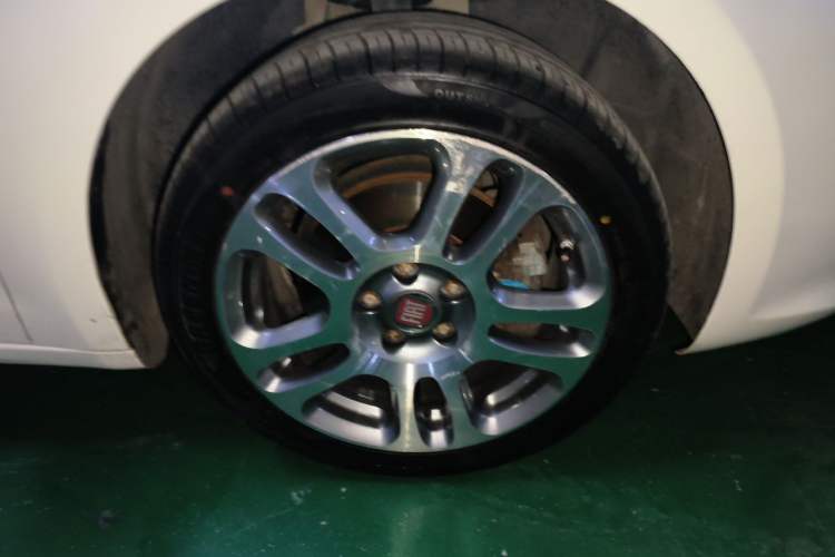 Used Fiat Viaggio 2012 1.4T Automatic Luxury Edition Right Front Wheel Hub