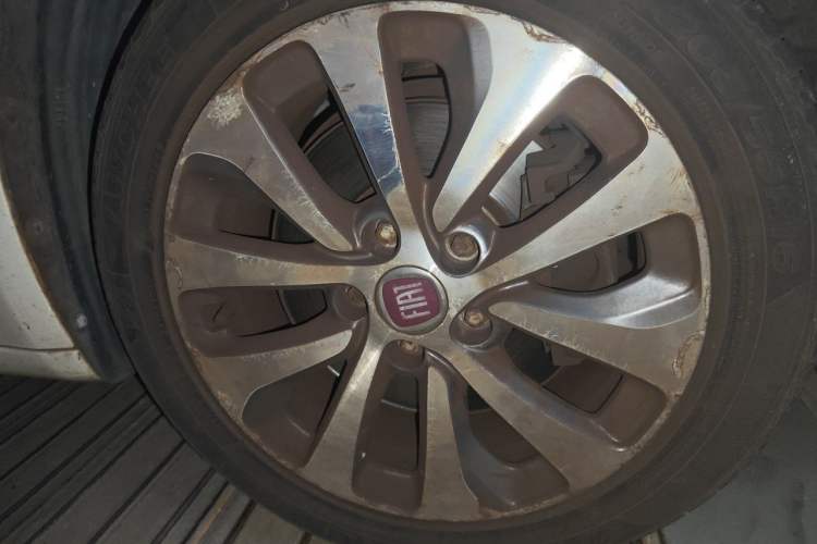 Used Fiat Viaggio 2012 1.4T Automatic Jingxiang Edition Right Front Wheel Hub