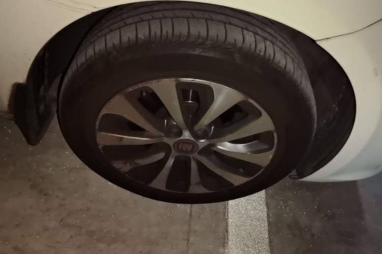 Used Fiat Viaggio 2012 1.4T Automatic Jingxiang Edition Right Front Wheel Hub