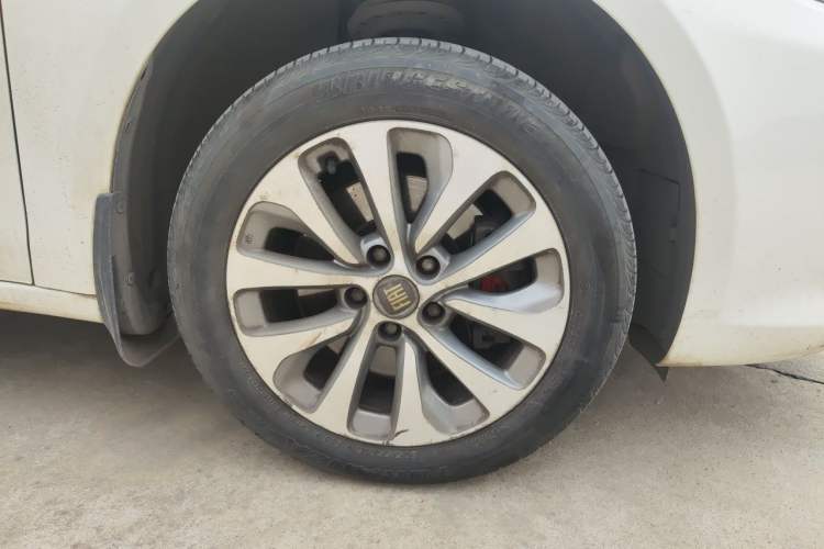 Used Fiat Viaggio 2012 1.4T Manual Enjoyment Edition Right Front Wheel Hub