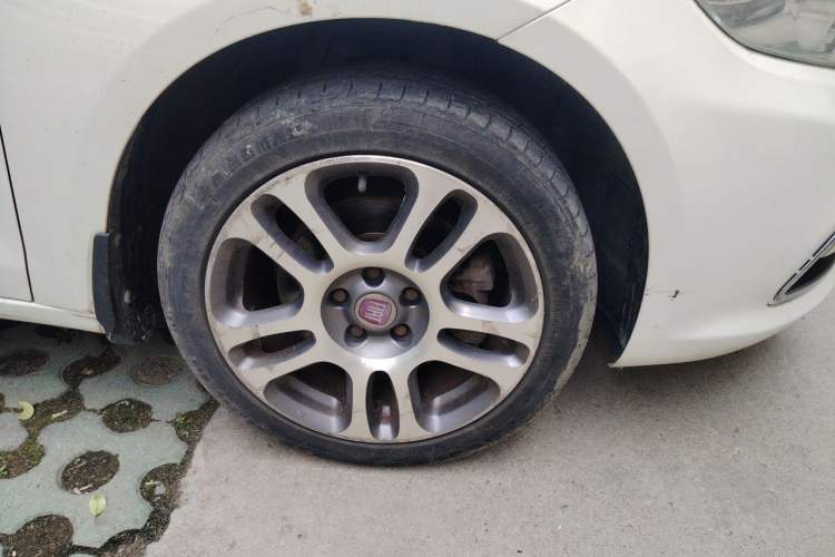 Used Fiat Viaggio 2012 1.4T Automatic Luxury Edition Right Front Wheel Hub