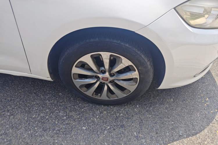 Used Fiat Viaggio 2012 1.4T Automatic Jingxiang Edition Right Front Wheel Hub