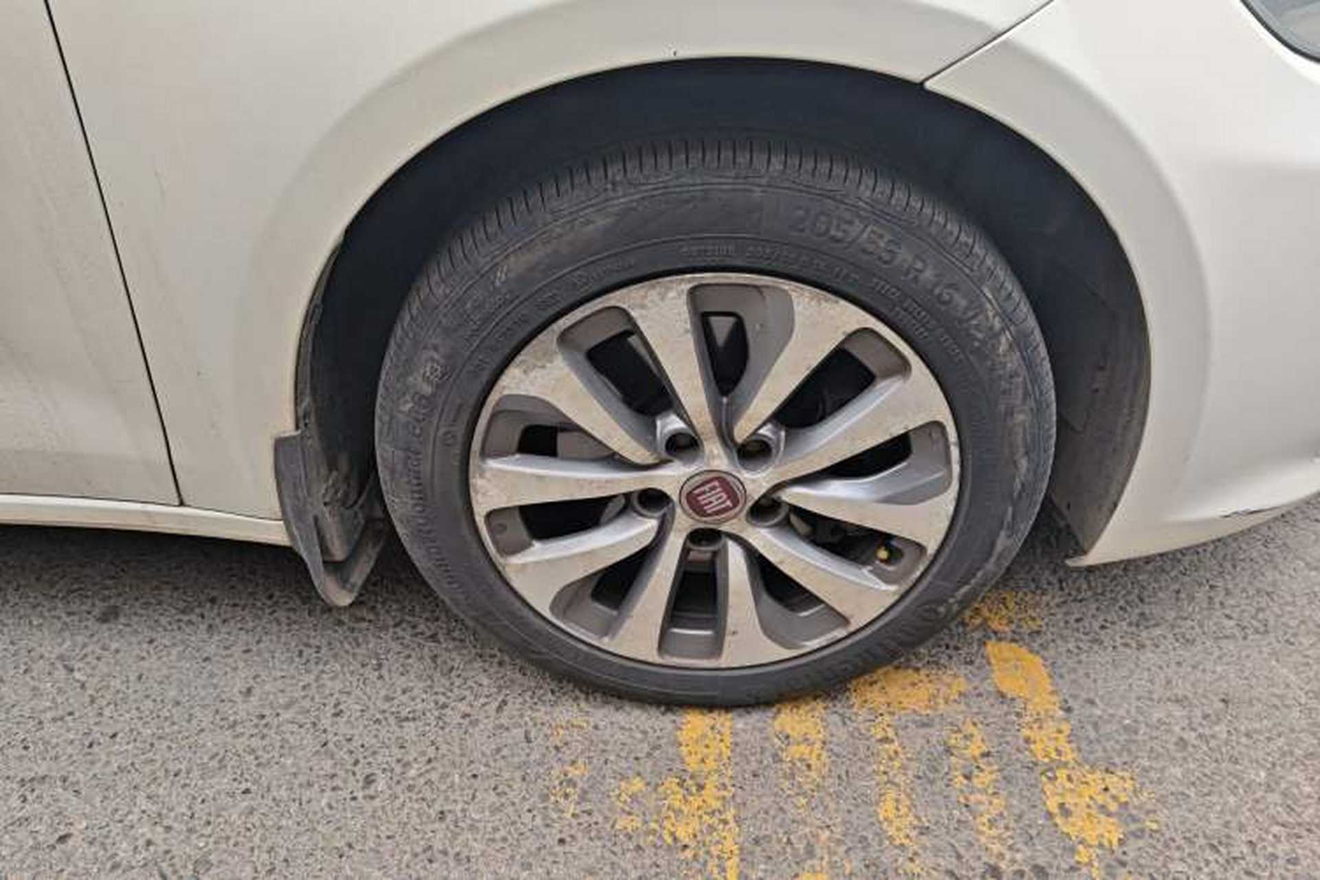 Used Fiat Viaggio 2012 1.4T Manual Enjoyment Edition Right Front Wheel Hub