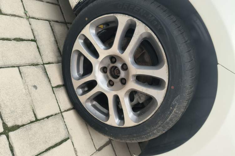 Used Fiat Viaggio 2012 1.4T Automatic Luxury Edition Right Front Wheel Hub